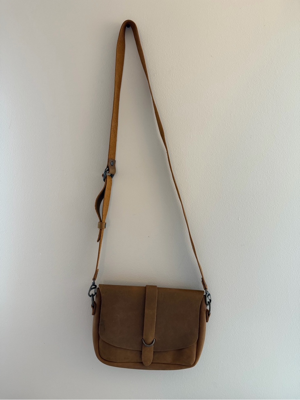 Classic Tan Leather Crossbody Bag with Flap and Buckle Detail